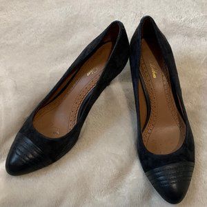 Brooks Brothers Navy Pumps